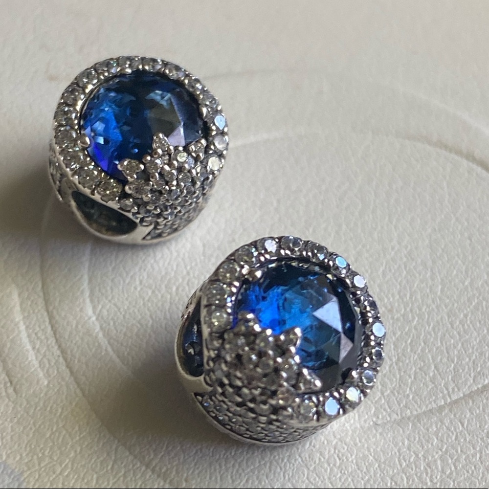PANDORA set of 2 dazzling Blue charms 796358NTB